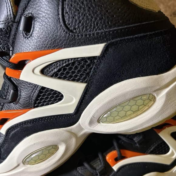 Reebok‎ Iverson Question Pump Size 8.5 Men’s in Chalk and  Black main image 9
